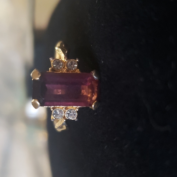 Vintage Avon Purple Amethyst Ring Gold Tone sz 4 1/2 - Picture 4 of 4